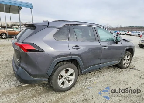 2021 Toyota Rav4 Xle z USA, uszkodzony, nr VIN 2T3P1RFV8MC253377